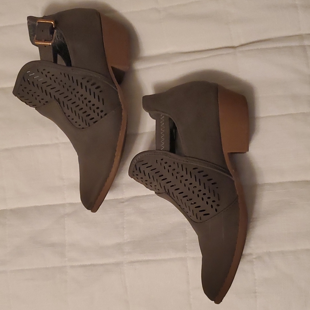 Girls Lucky Top Green Suede like Booties